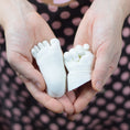 Bild in Galerie-Betrachter laden, Baby 3D Hand - & Fußabdruck ab Geburt – Alginat & Keramikgips einzeln oder als Set - Atelier Body - pArts