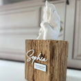 Bild in Galerie-Betrachter laden, Handgefertigter Fachwerk-Holzsockel, dekorative Basis für 3d Babyabdrücke, Familienhände, Hundpfoten mit personalisierter Gravur- Atelier Body - pArts