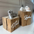 Bild in Galerie-Betrachter laden, Baby 3D-Abdruck auf Holzsockel – dekorativ und einzigartig mit Namensgravur - Atelier Body - pArts
