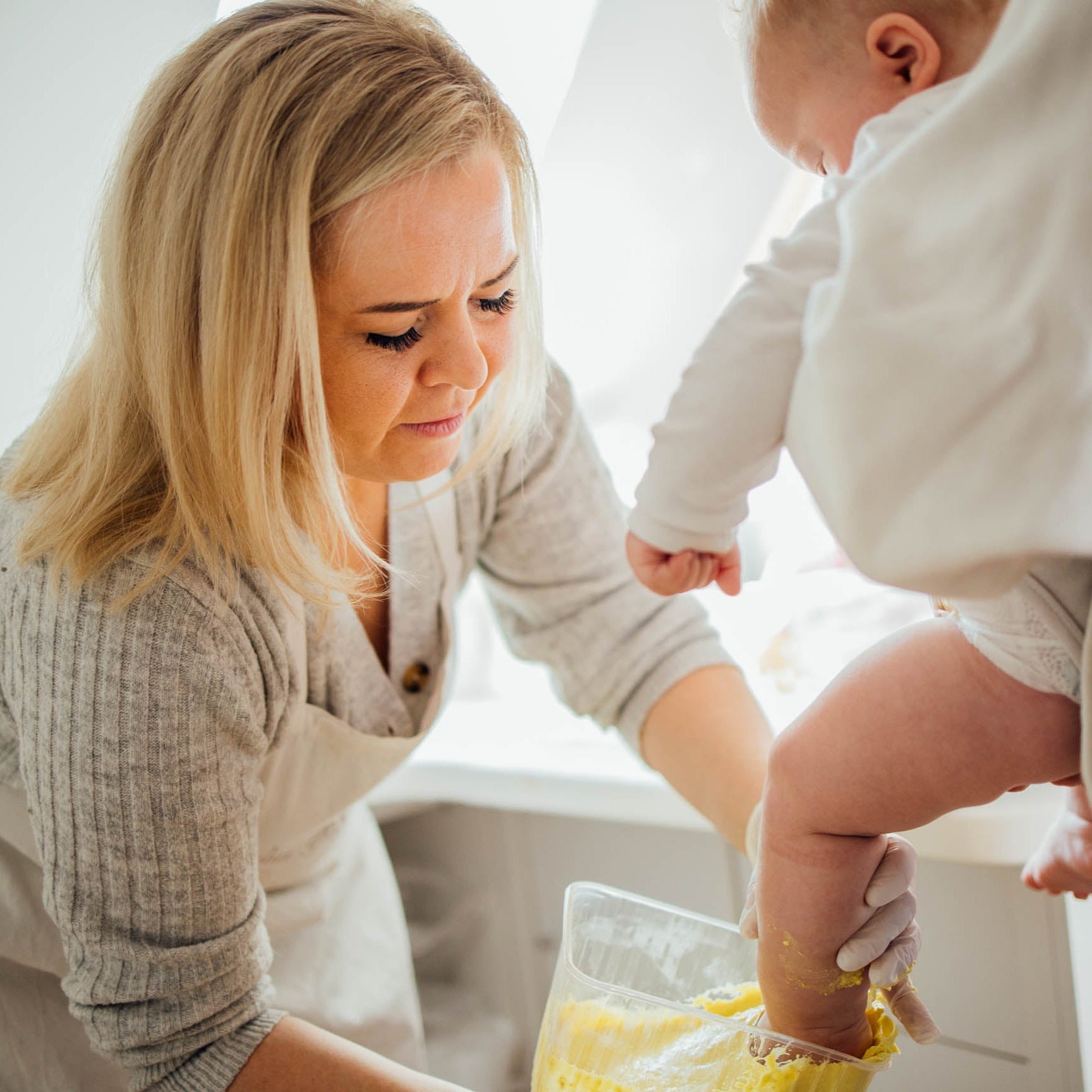 Set für 3D Abdrücke von Babys Händen und Füßen, bestehend aus hautfreundlicher Alginat Abformmasse und extra feinem Keramikgips zum Ausgießen.
- Atelier Body - pArts