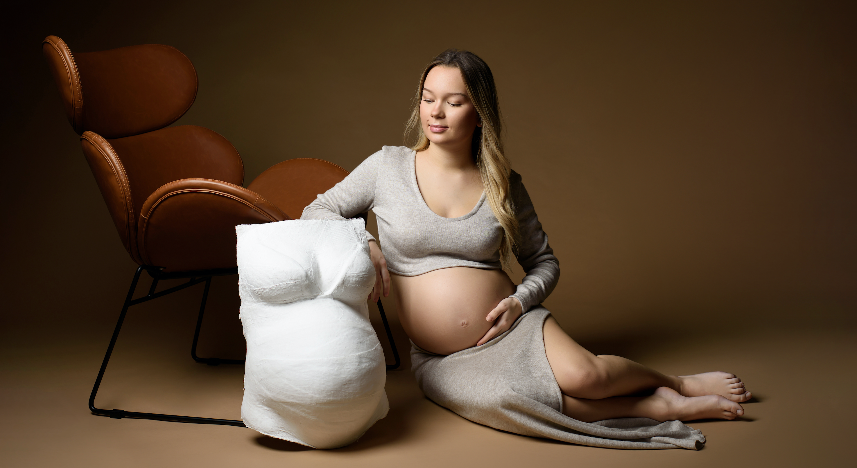 babybauch fotoshooting mit gipsabdruck babybauch werdende junge Mutter erfurt thueringen stilmoment und Atelier Bodyparts, Julia Schulze
