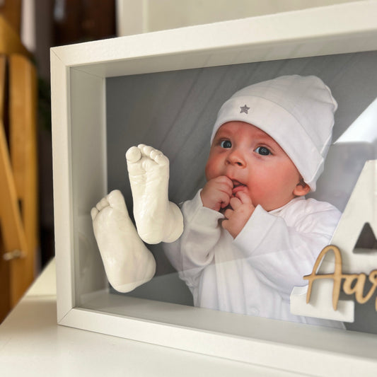 Rahmen für Baby 3D - Abdrücke mit Babyfoto + Gravur & Buchstabe - Atelier Body - pArts