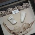 Bild in Galerie-Betrachter laden, Rahmen für Baby 3D - Abdrücke mit Babyfoto + Gravur - Atelier Body - pArts