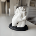 Bild in Galerie-Betrachter laden, 3D Händeabdruck für 2 Personen – detailgenauer Gipsabdruck, Hand in Hand - Atelier Body - pArts