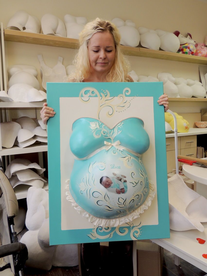 Einen Babybauch Gipsabdruck an einer Leinwand befestigen - Atelier Body-pArts