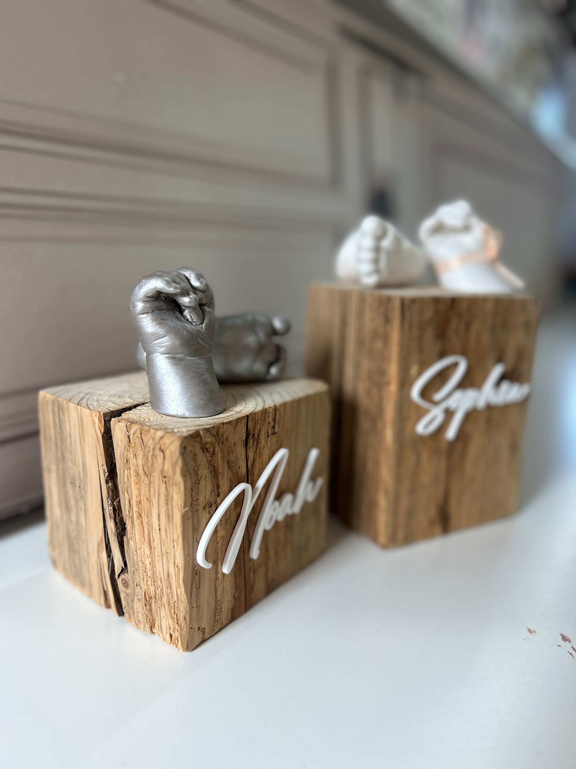Holzsockel „Fachwerk“ mit Namensgravur, 2 Höhen - Atelier Body - pArts