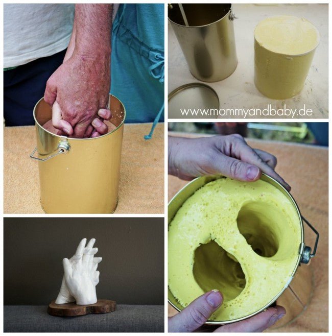 Das Bild zeigt ein Paar während der gemeinsamen Abformung ihrer Hände in einem großen Eimer mit angerührtem Alginat und Wasser. Beide tauchen ihre Hände Hand in Hand in die Abformmasse, um einen detailreichen 3D-Händeabdruck als persönliches Erinnerungsstück an ihre Verbindung und gemeinsame Zeit entstehen zu lassen. - Atelier Body - pArts
