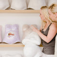 Bild in Galerie-Betrachter laden, Gipsabdruck Babybauch abgeformt, Rohlinge in Galerie verspachtelt und bemalt, lackiert, gestaltet, Termin buchen, professionell im Erfurter Atelier, Julia Schulze, Atelier Bodyparts
