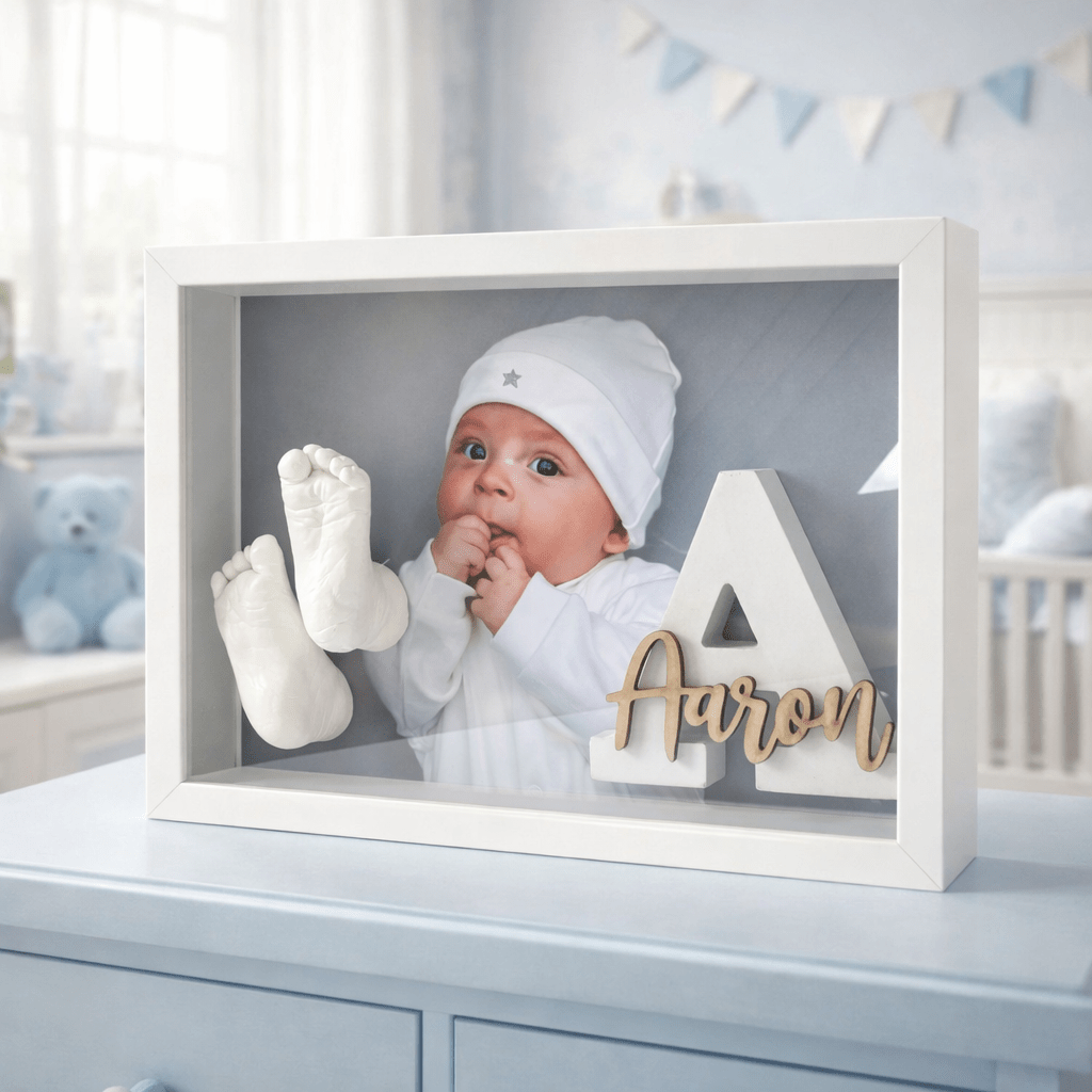 Rahmen für Baby 3D - Abdrücke mit Babyfoto + Gravur & Buchstabe - Atelier Body - pArts