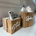 Bild in Galerie-Betrachter laden, Baby 3D-Abdruck auf Holzsockel – dekorativ und einzigartig mit Namensgravur - Atelier Body - pArts
