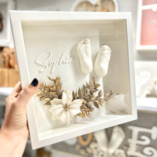 Objektrahmen 25 x 25 für Baby 3D - Abdrücke mit Keramikblüte + Namen - Atelier Body - pArts