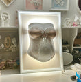 Bild in Galerie-Betrachter laden, Babybauch Gipsabdruck ELEGANCE – Veredelung + BH - Design | All - in - One - Paket - Atelier Body - pArts
