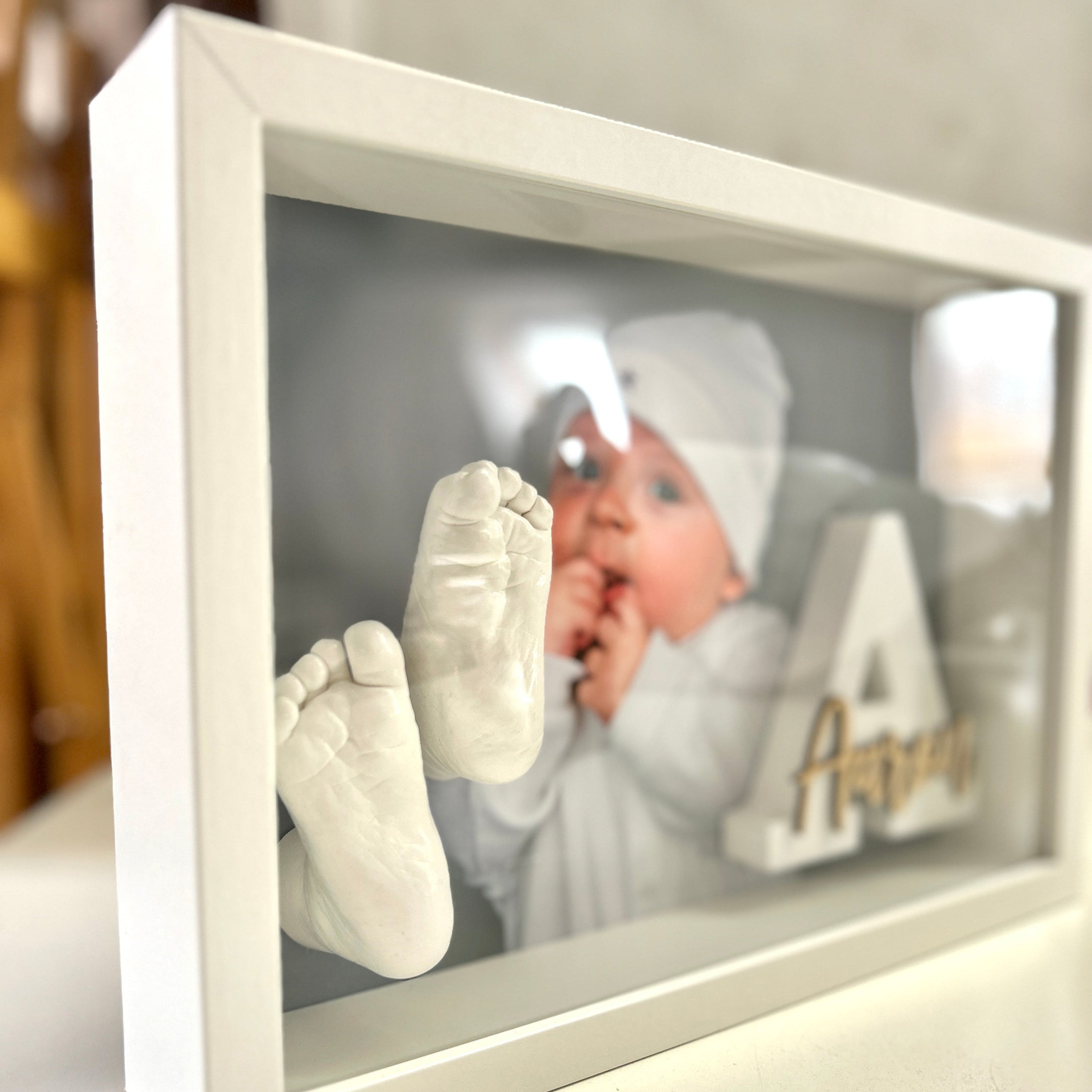 Rahmen für Baby 3D - Abdrücke mit Babyfoto + Gravur & Buchstabe - Atelier Body - pArts