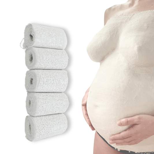 Verstärkung eines Babybauch-Gipsabdrucks mit Gipsbinden – stabile Basis für den fertigen Gipsbauch zum Bemalen oder Veredeln.- Atelier Body - pArts