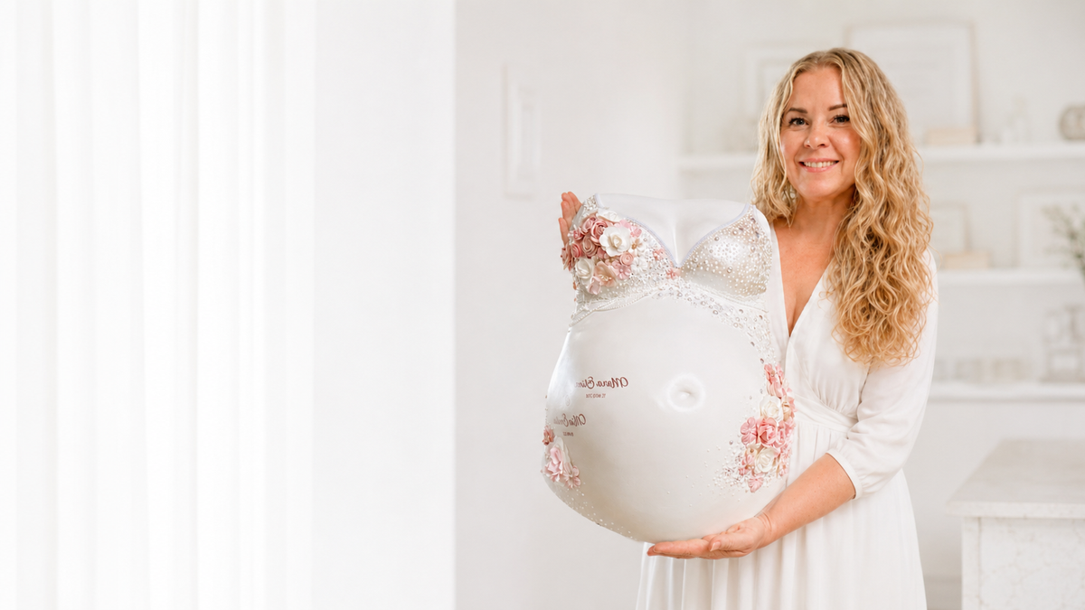 Julia Schulze, Künstlerin für hochwertige Gipsabdrücke von Babybauch und Babys, bei der Arbeit im Atelier in Erfurt, Thüringen – Manufaktur Bodyparts, handgefertigte Skulpturen und Veredelung seit 2007.